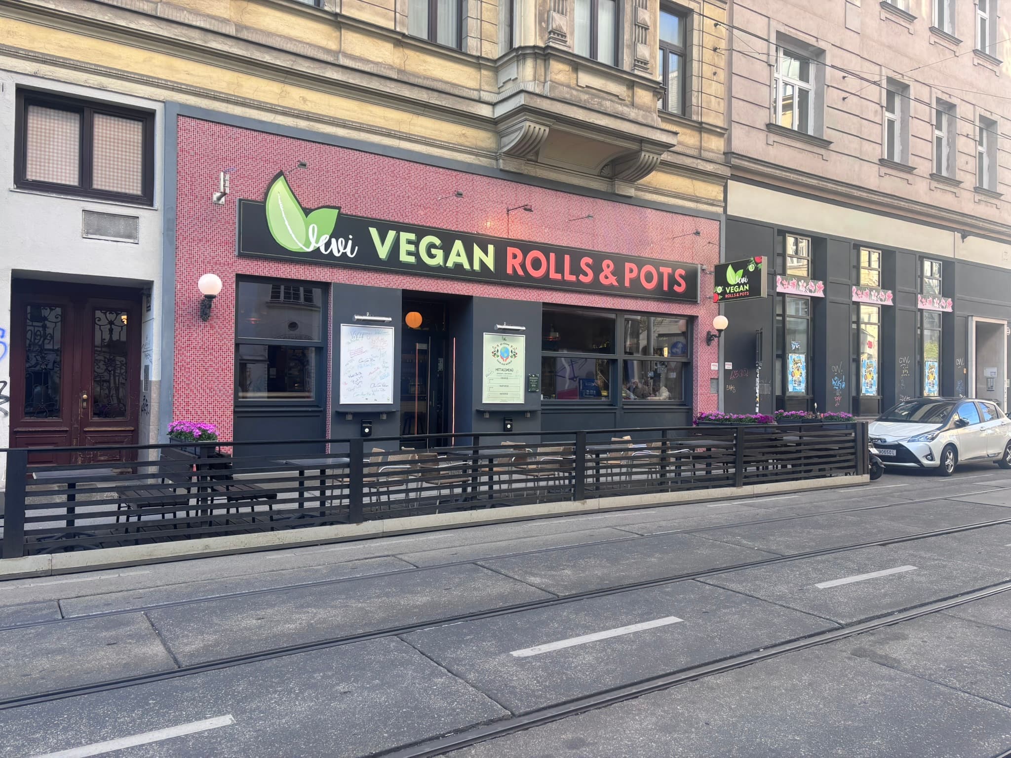 Vevi Vegan Rolls & Pots exterior